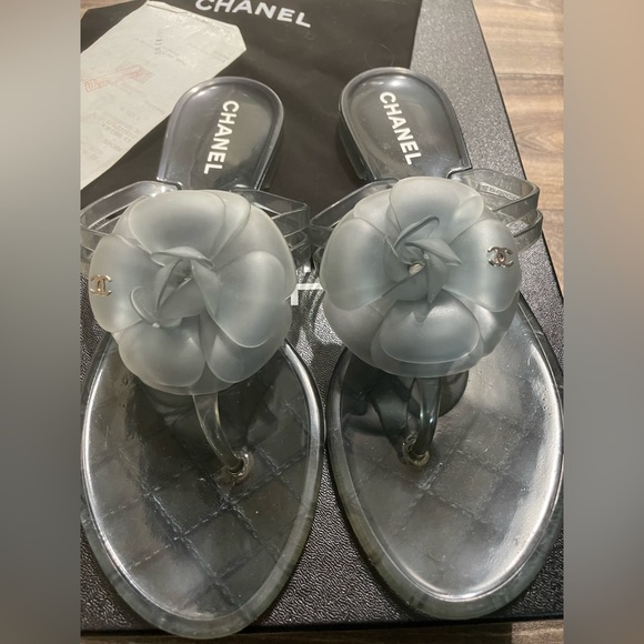 CHANEL CAMELLIA JELLY THONG SANDAL - Picture 2 of 4